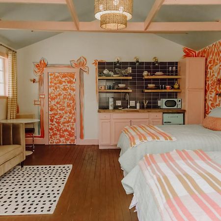 Camp Swann Hotel Tracy City Room photo