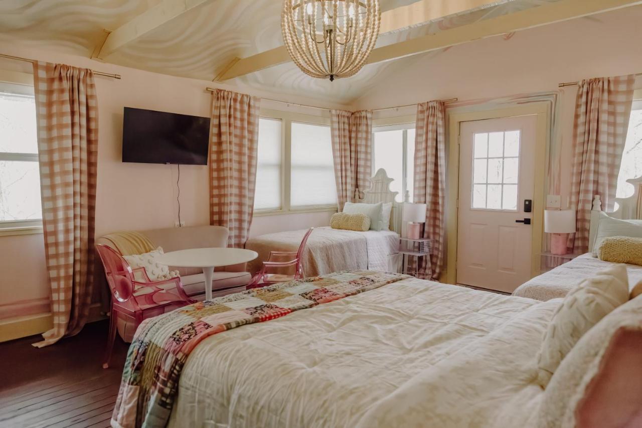Camp Swann Hotel Tracy City Room photo