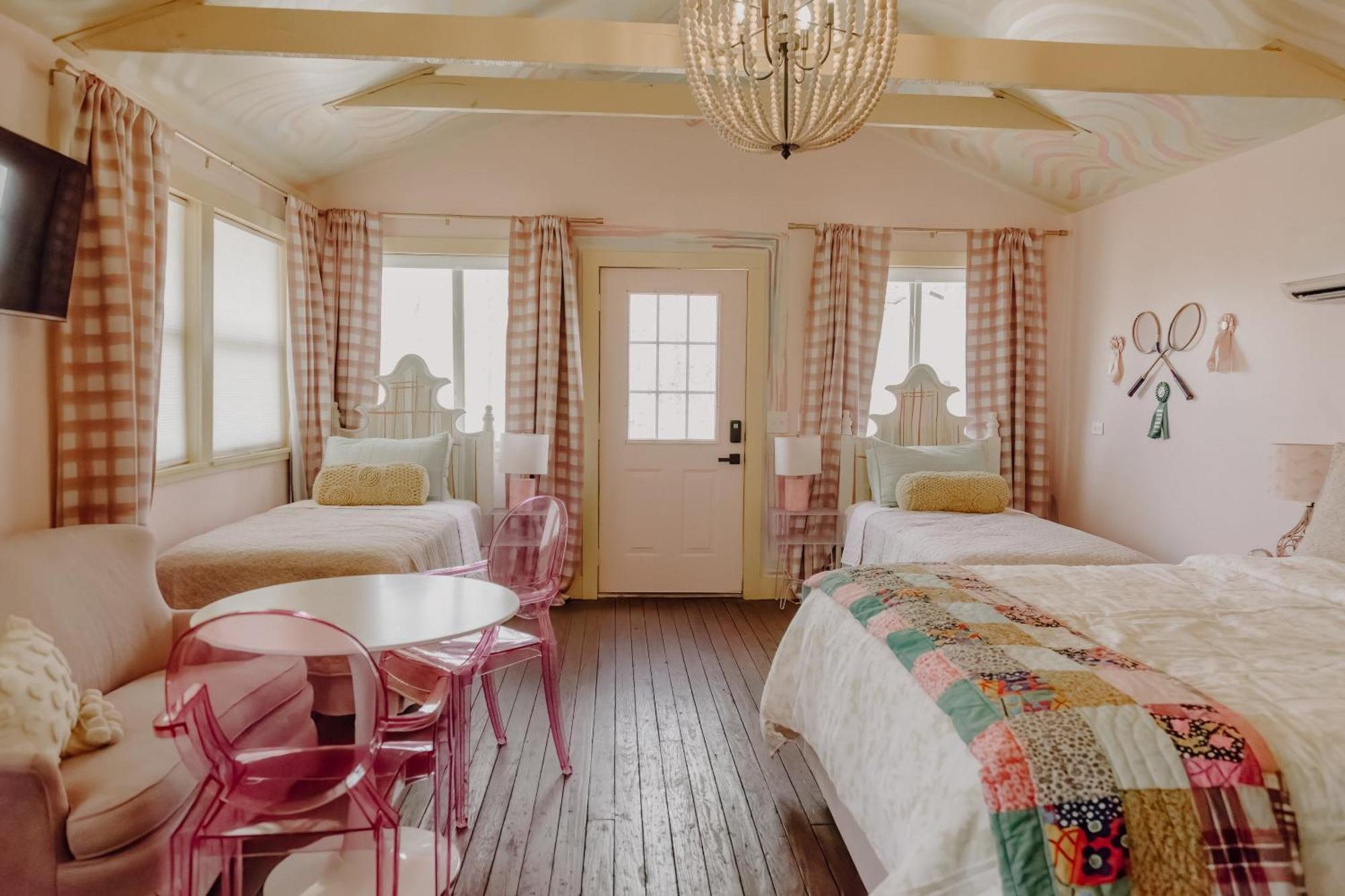 Camp Swann Hotel Tracy City Room photo