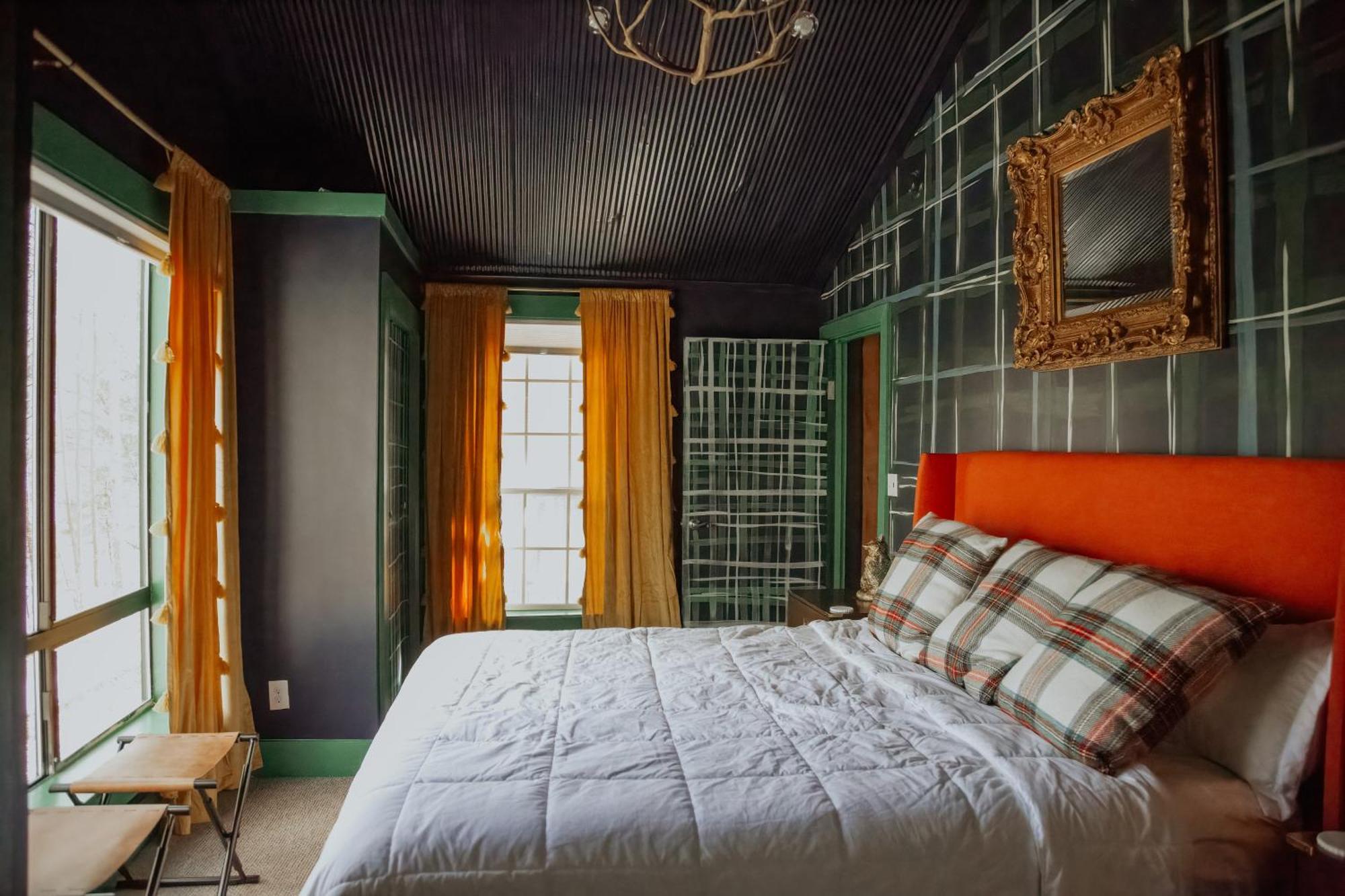 Camp Swann Hotel Tracy City Room photo