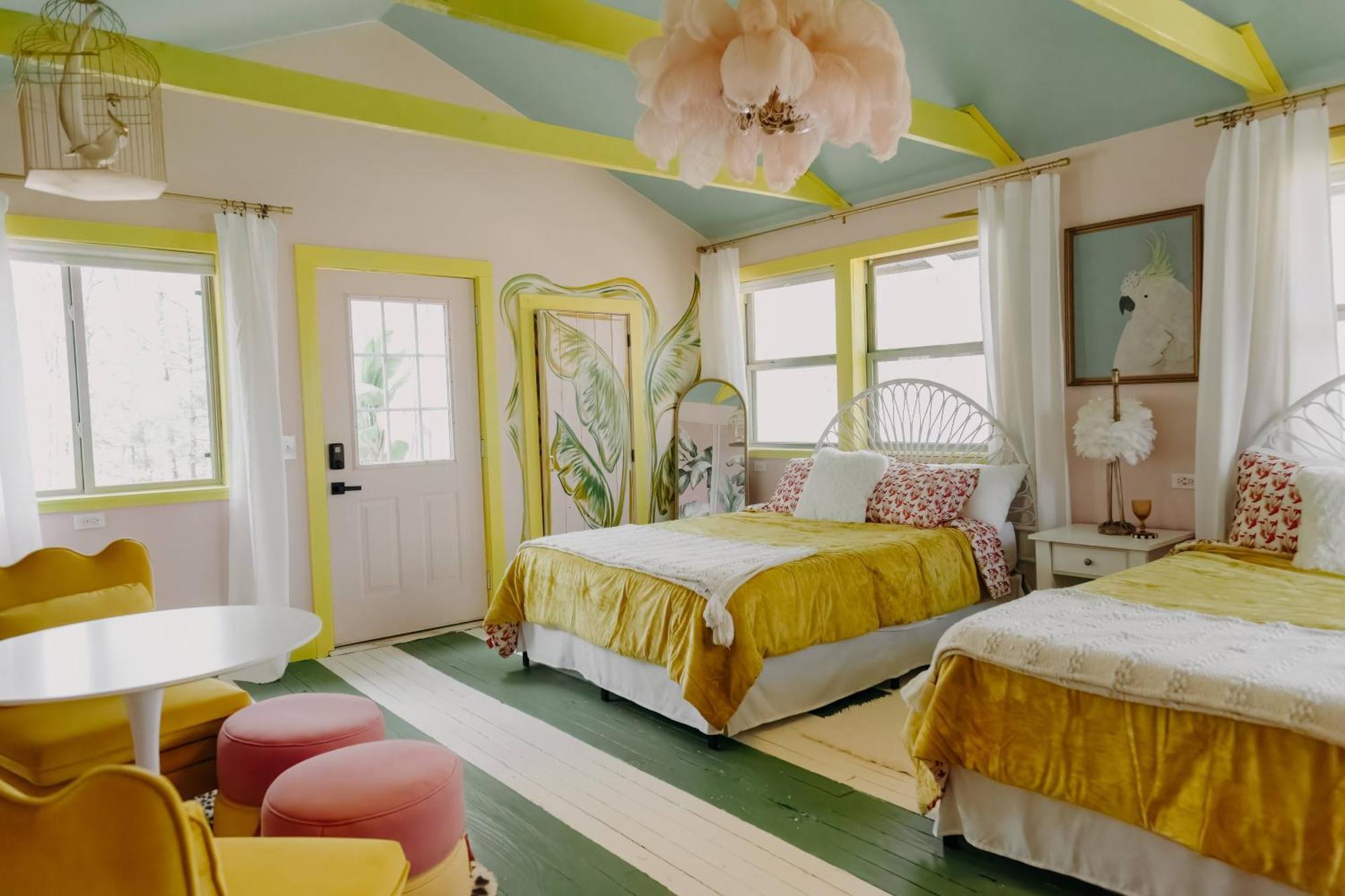 Camp Swann Hotel Tracy City Room photo
