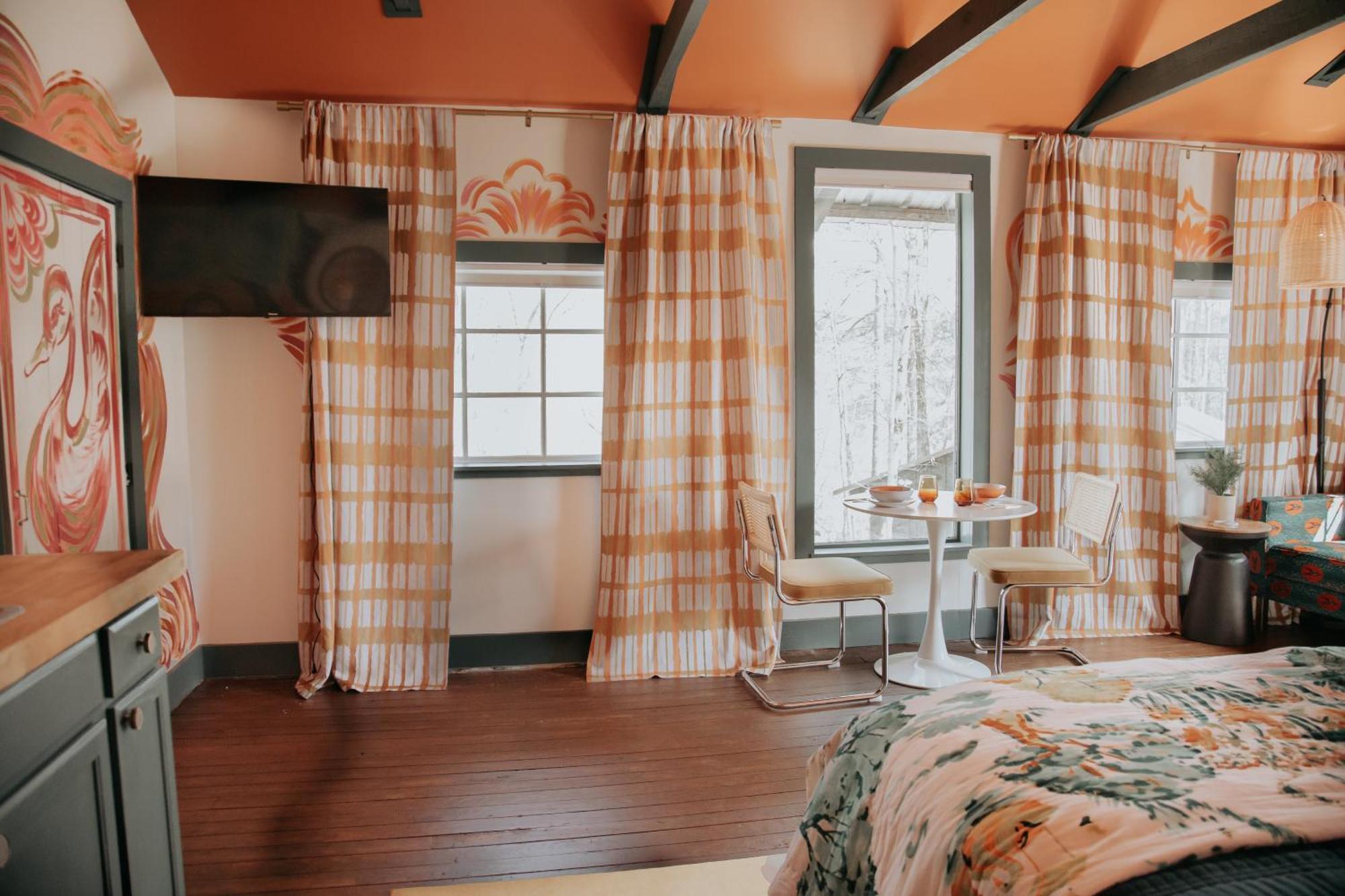 Camp Swann Hotel Tracy City Room photo